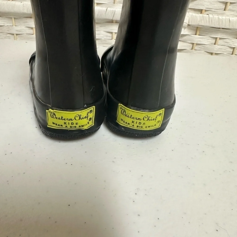 Western‎ Chief kids Batman rain boots size 7 good condition